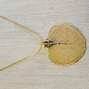 Vintage/Retro Gold Leaf Necklace